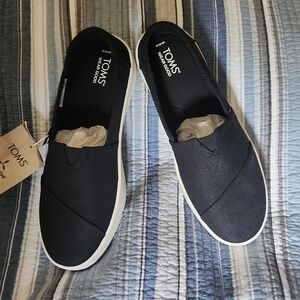 NWT Tom's Verona Slip on
